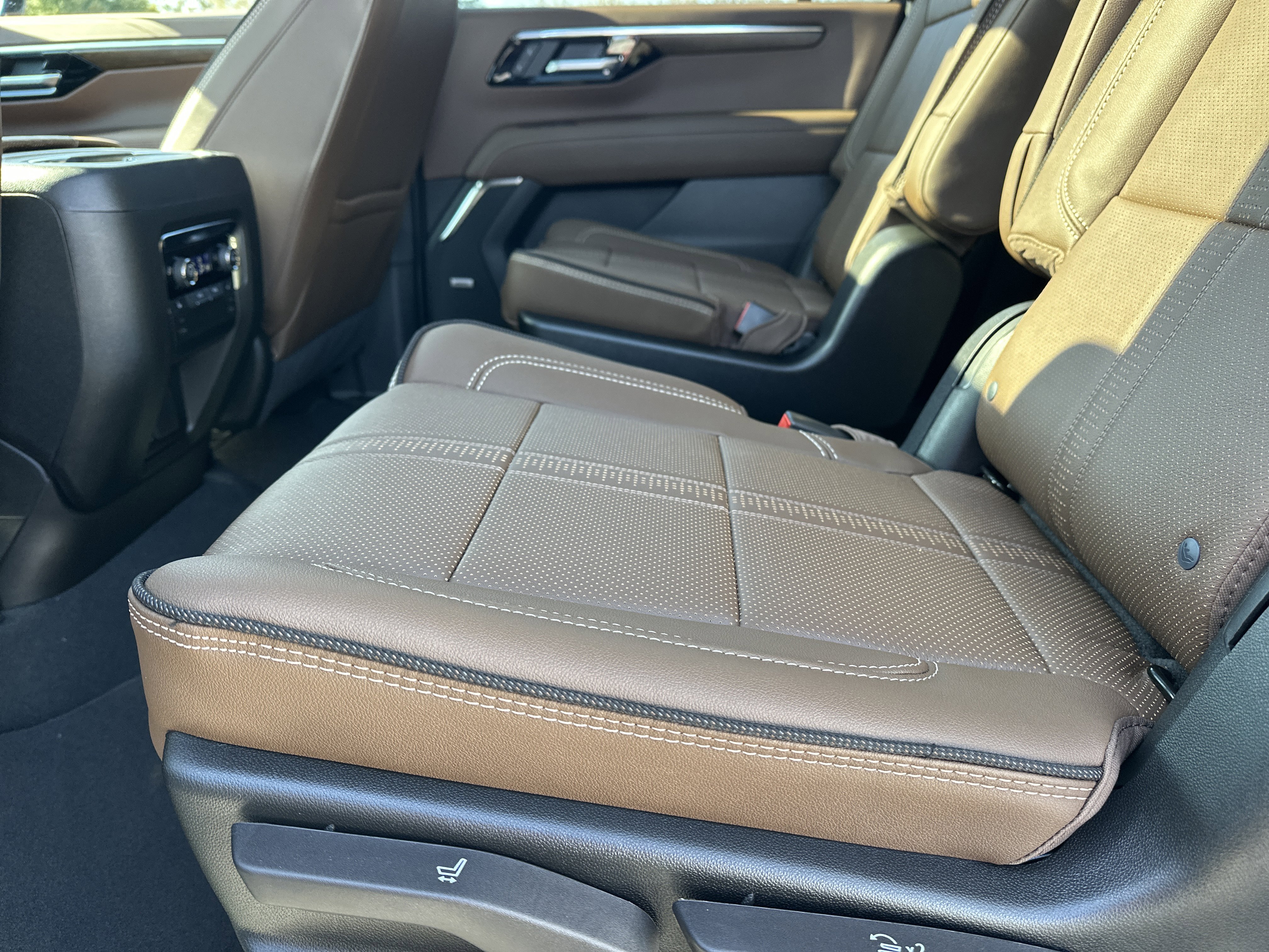 2026 Chevrolet Suburban High Country - Photo 21