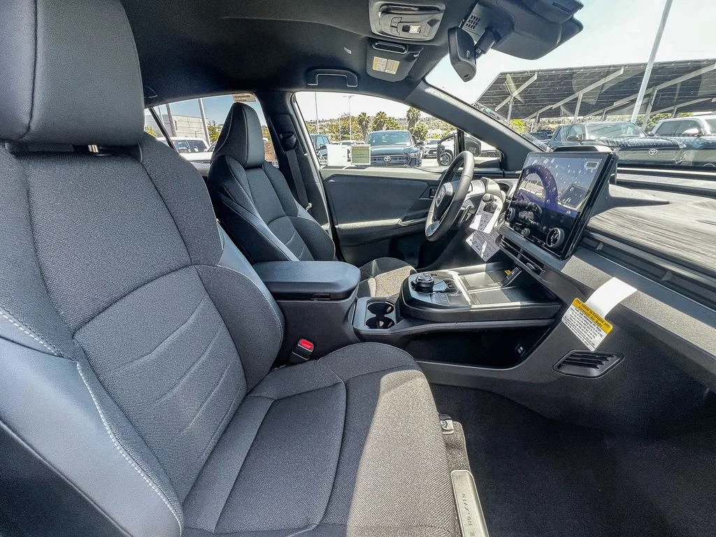 New 2026 Wind Chill Pearl <sup>1</sup> Toyota  SE image 15