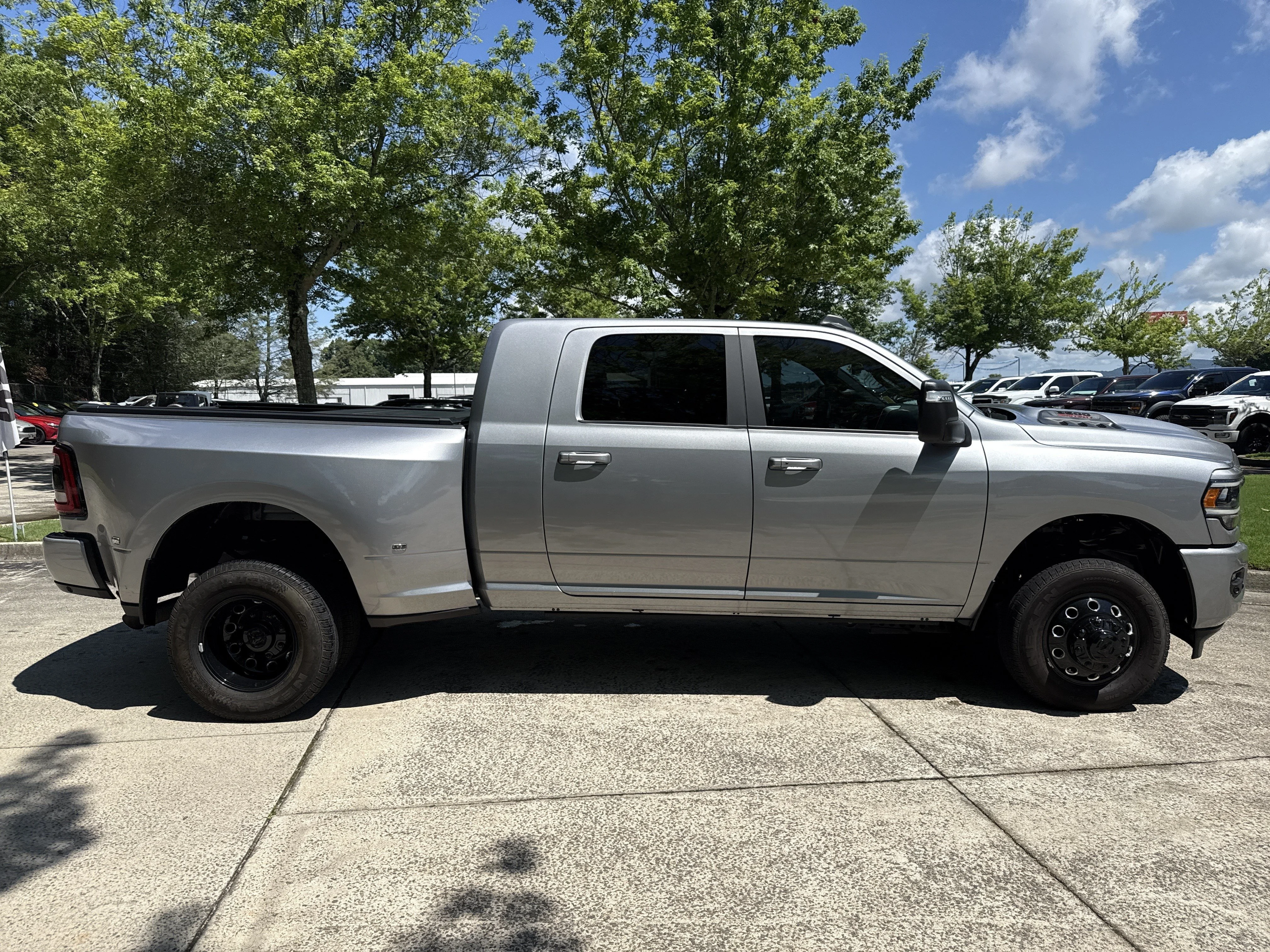 Used 2024 Billet Silver Metallic Clearcoat Ram Laramie image 8