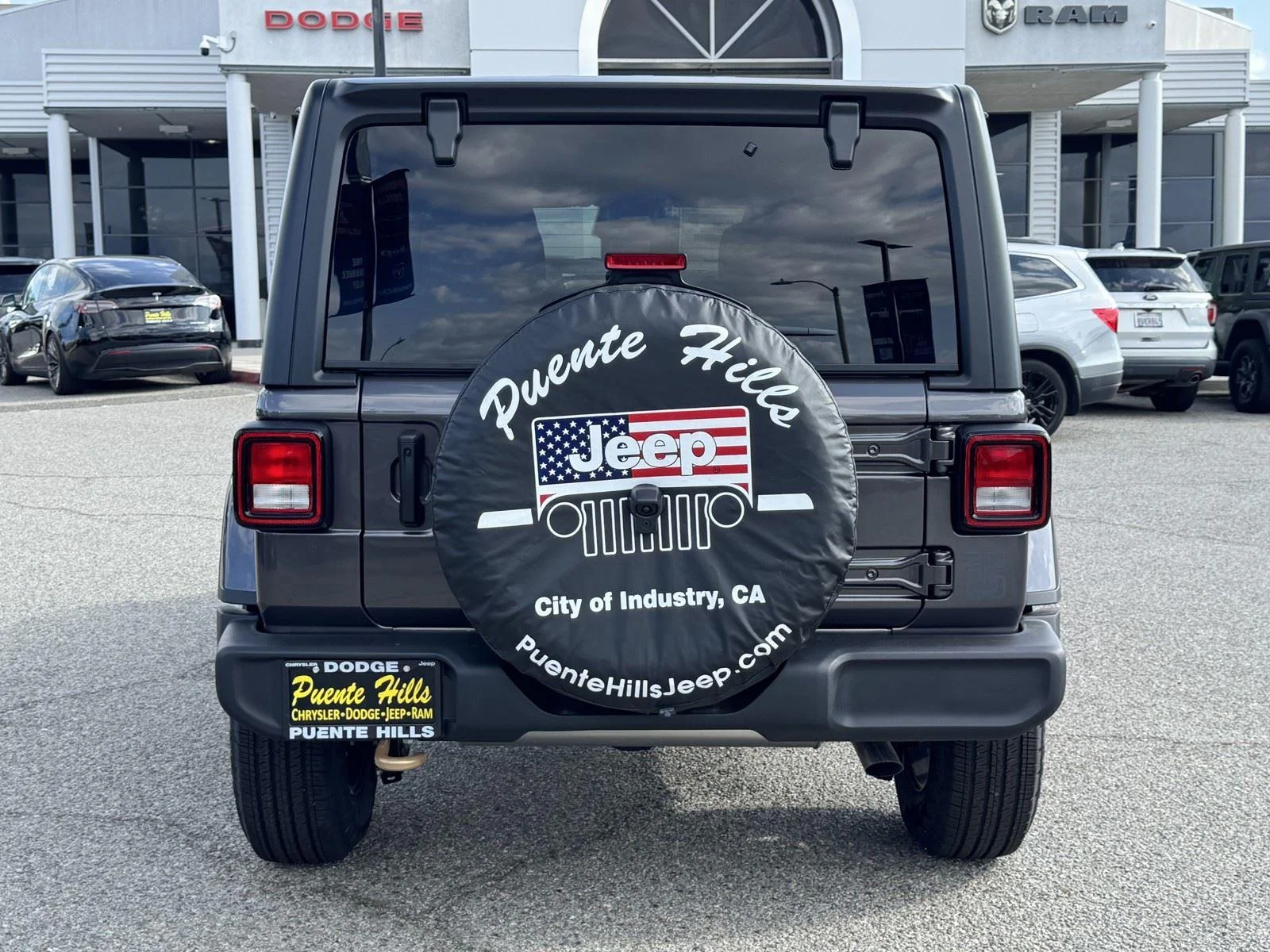 New 2026 Granite Crystal Metallic Clearcoat Jeep 85th Anniversary image 5