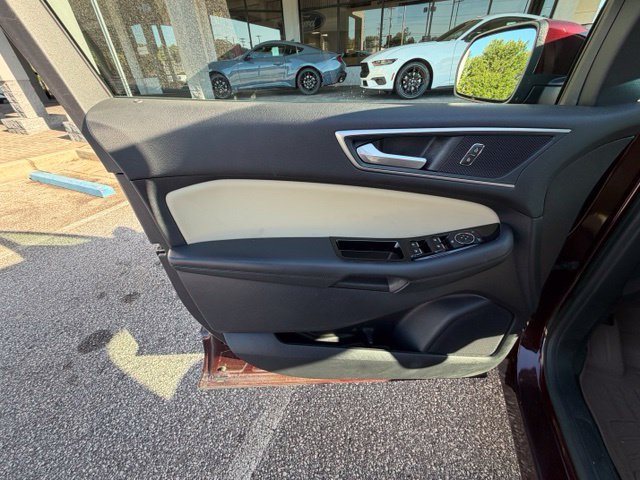 Used 2019 Red Ford SEL image 6