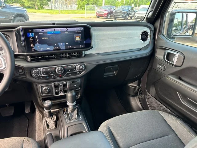 Used 2025 Gray Jeep Sahara 4xe image 13