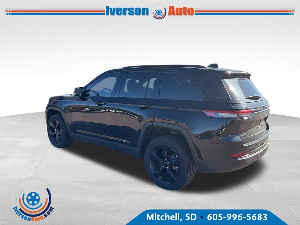 2022 Jeep Grand Cherokee Altitude photo 2