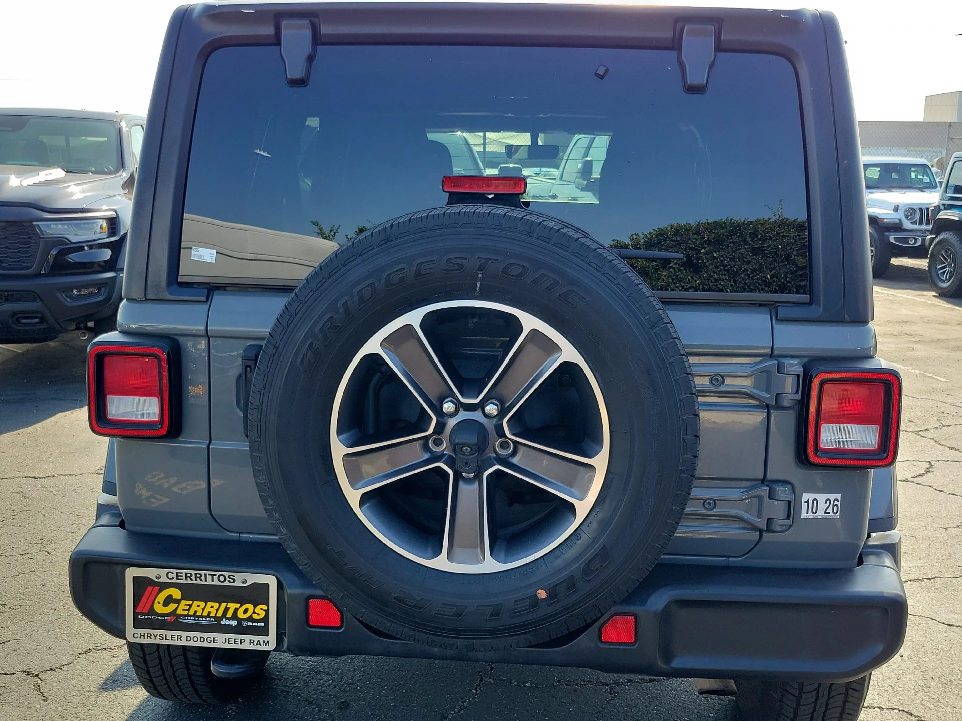 Used 2023 Gray Jeep Sahara image 17