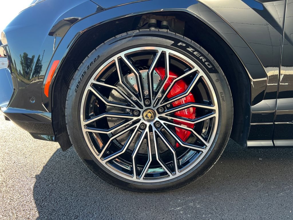 Used 2025 Black Lamborghini SE image 34