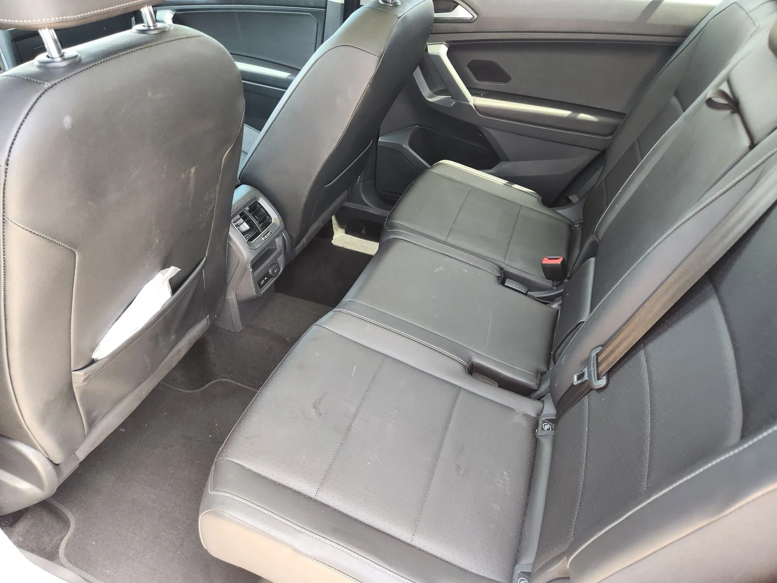 Used 2018 Green Volkswagen 2.0T SE image 30