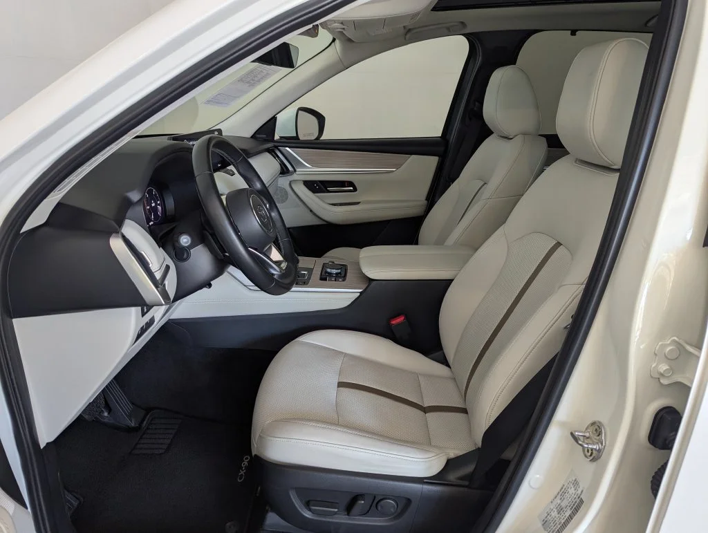 Used 2024 White Mazda Premium Plus AWD w/ 3rd Row Seats image 4