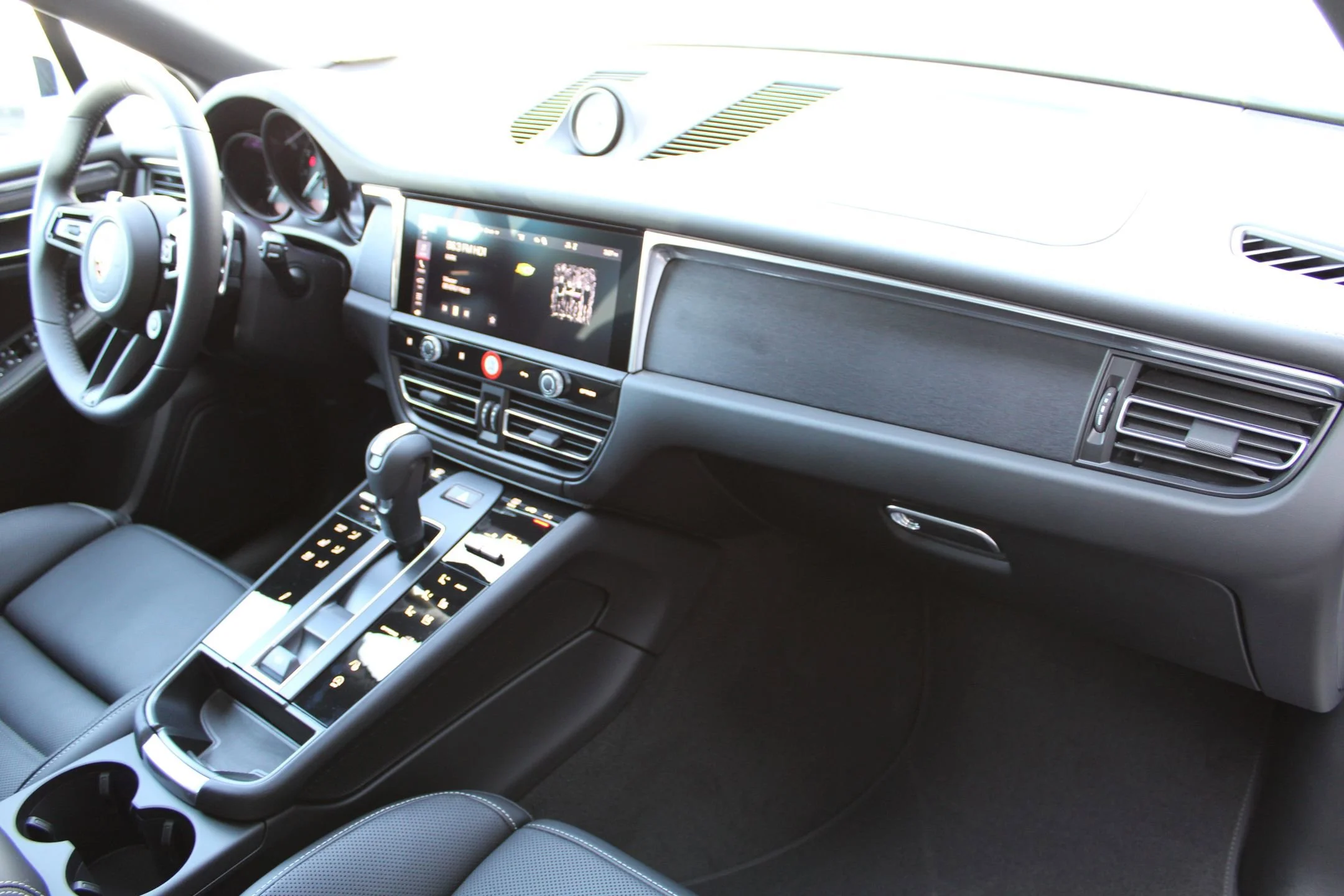 2026 Porsche Macan GTS - Photo 26