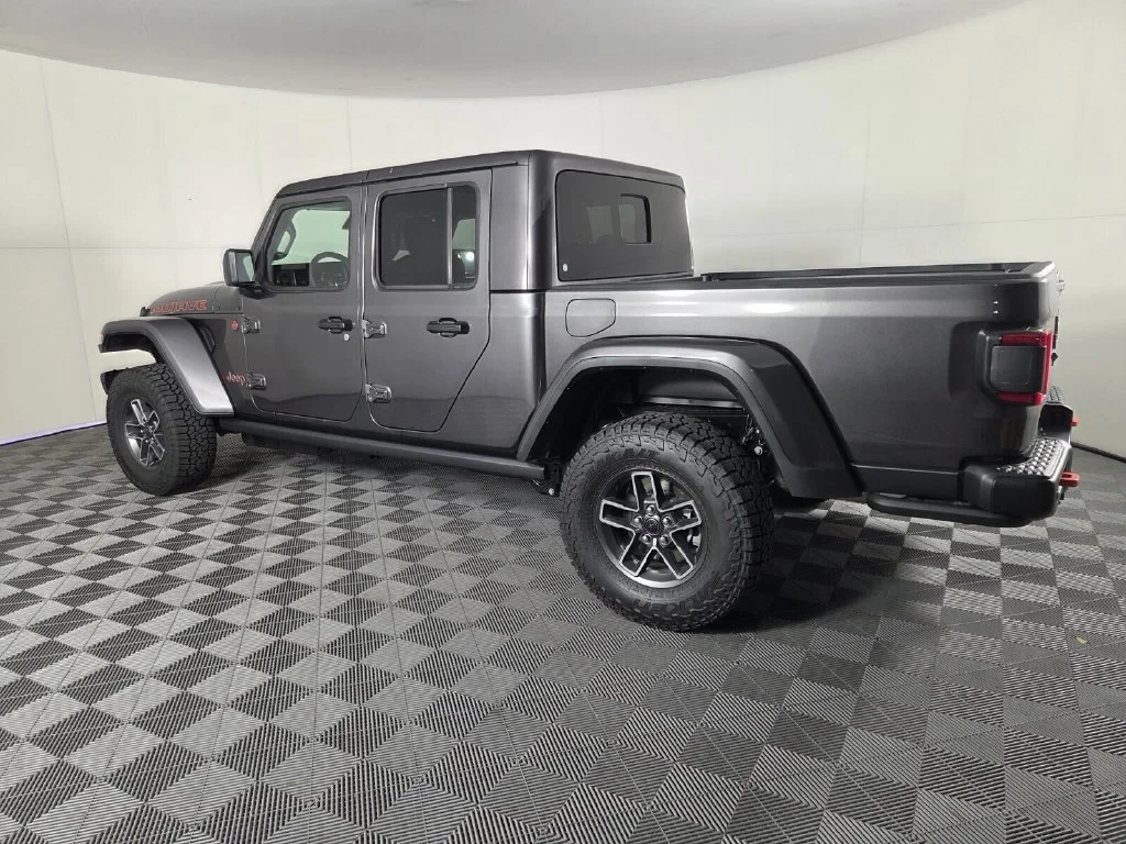 New 2026 Granite Crystal Metallic Clear-Coat Exterior Paint Jeep Mojave X image 7