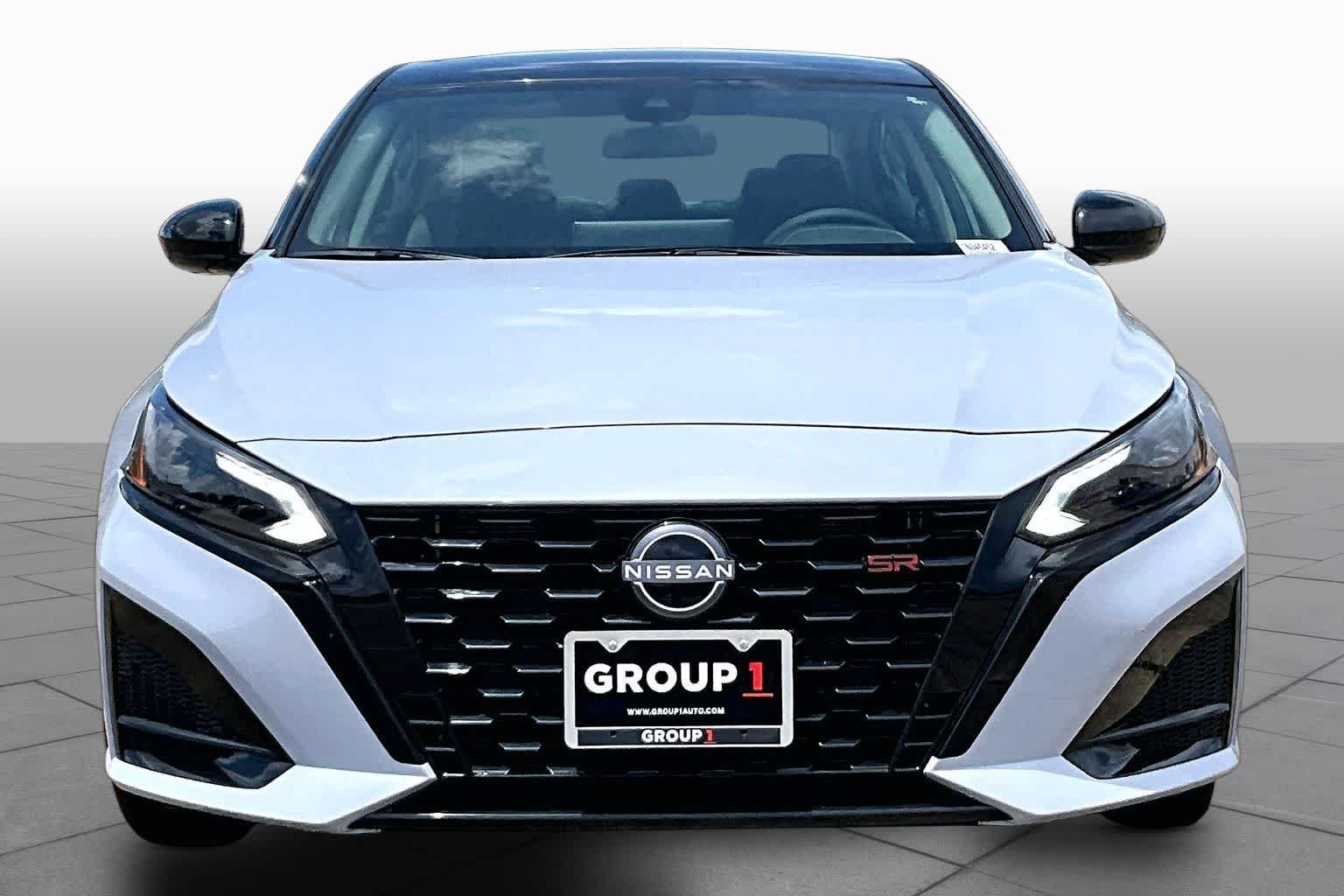 New 2026 Gray Sky Pearl / Super Black Two-tone Nissan SR image 3