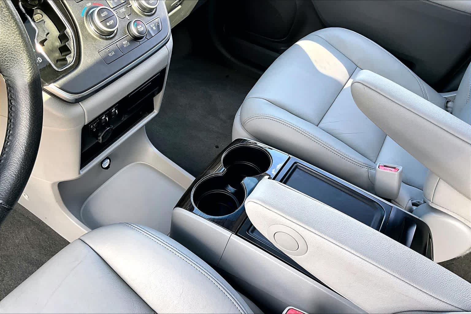 Used 2015 Blizzard Pearl Toyota XLE image 17