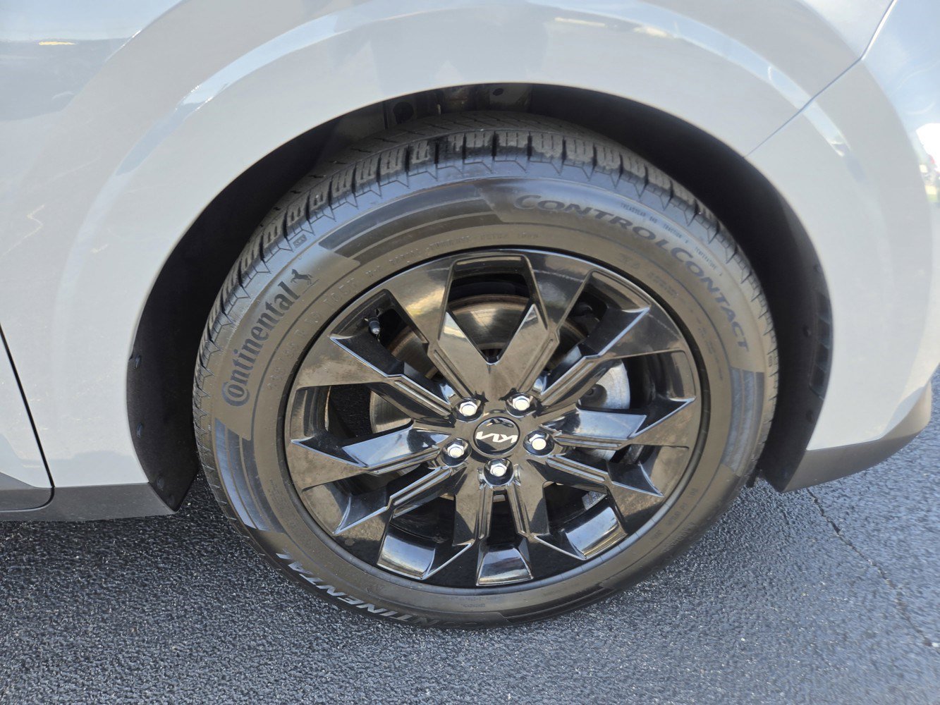 Used 2022 Ceramic Silver Kia SX image 46