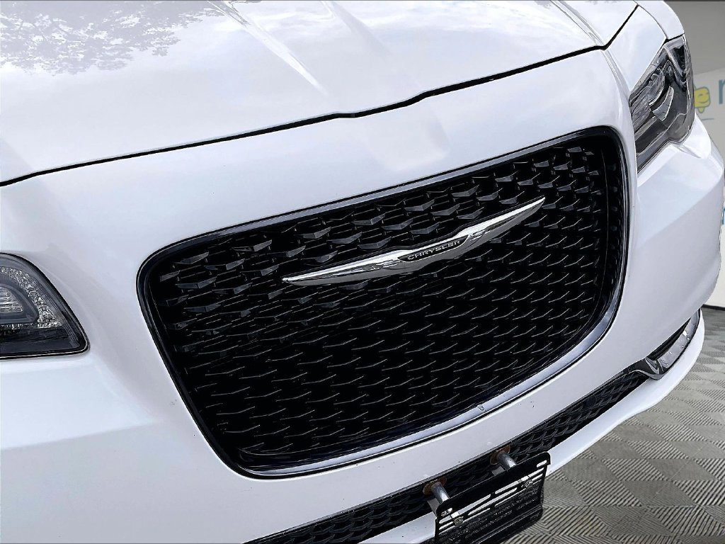 Used 2017 White Chrysler S image 32