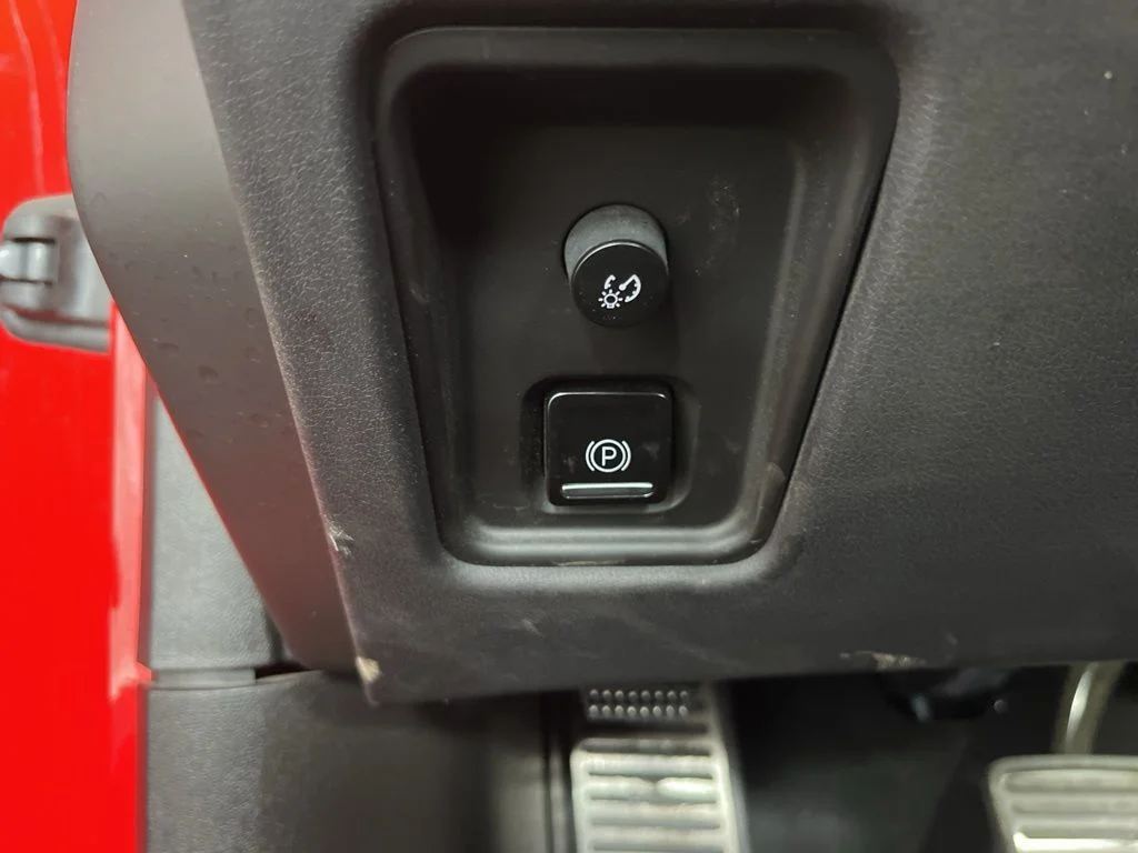 Used 2022 Red Chevrolet Stingray image 14