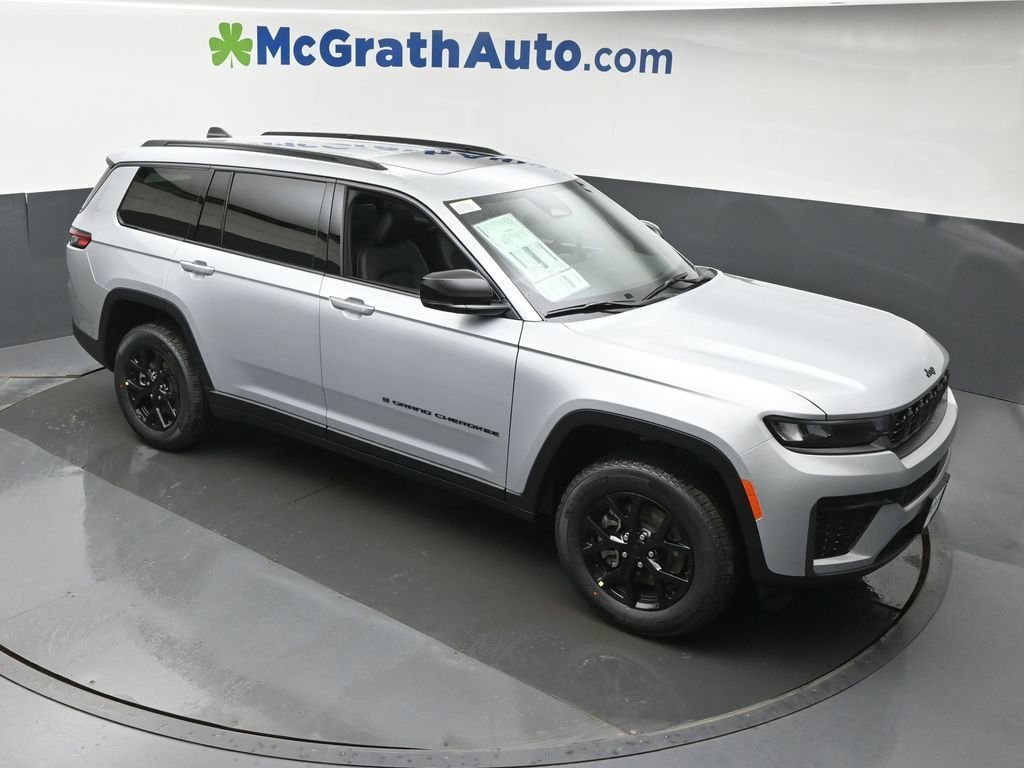 New 2026 Silver Zynith Jeep Altitude image 3