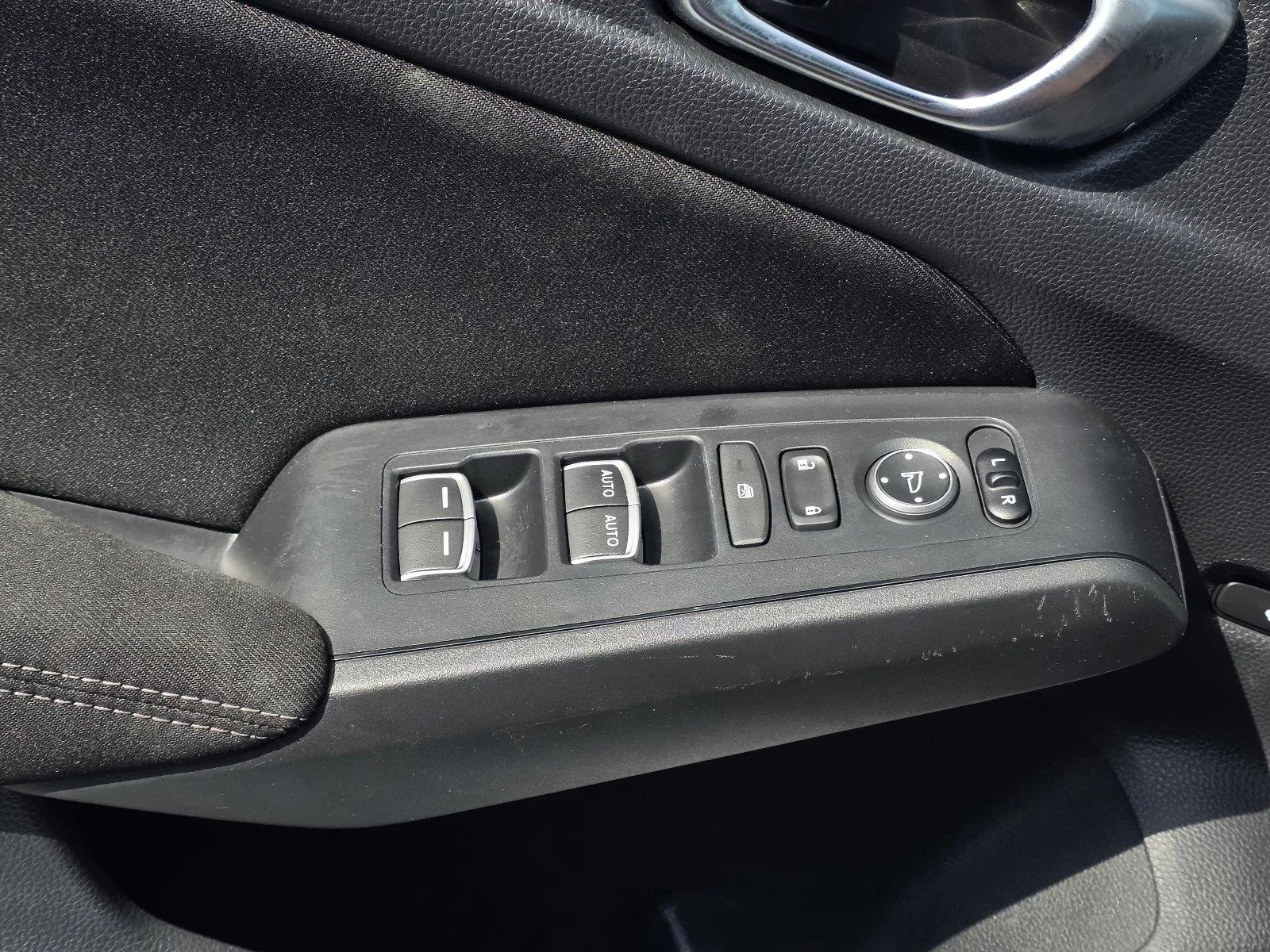 Used 2022 Platinum White Pearl Honda Sport image 26