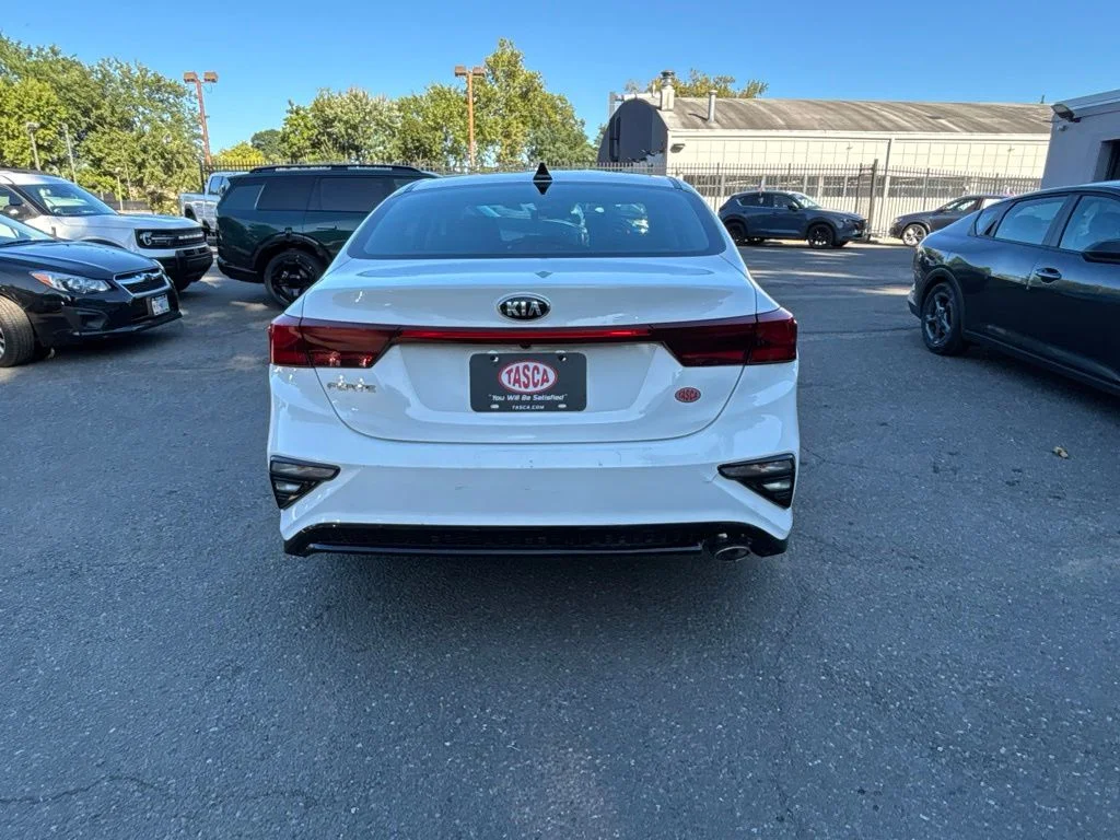Used 2021 White Kia LXS image 5
