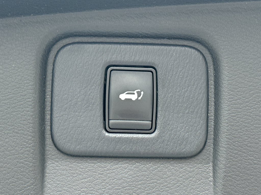 Used 2018 Pearl White Nissan SL image 40