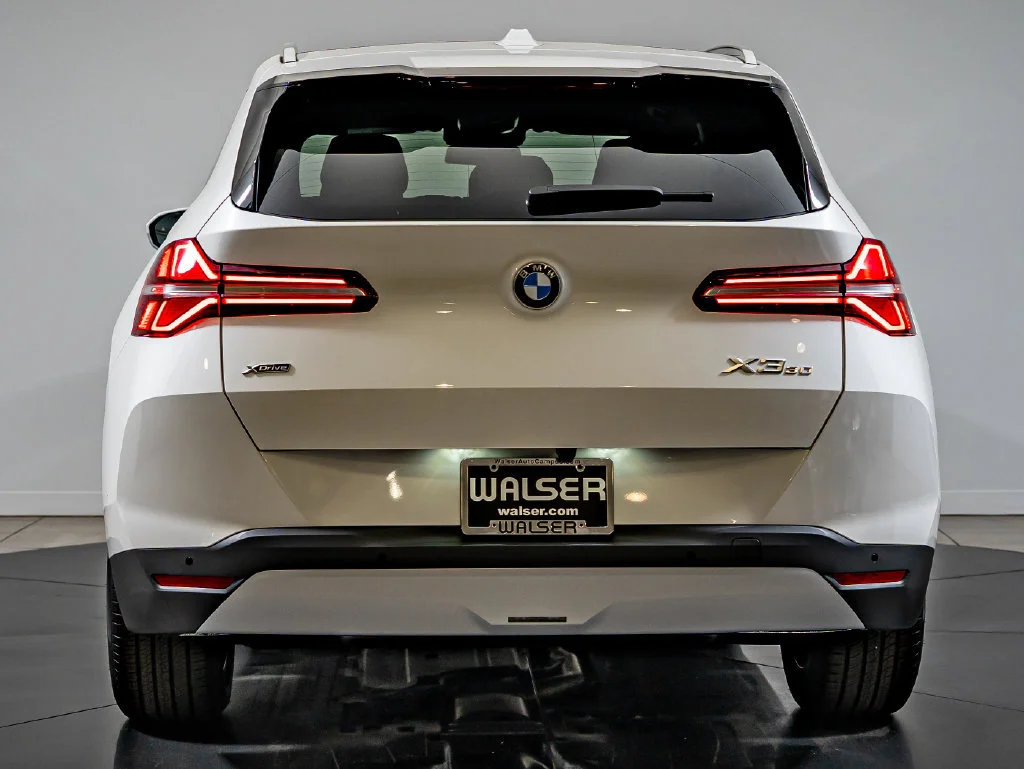 New 2026 Mineral White Metallic BMW 30 xDrive image 6