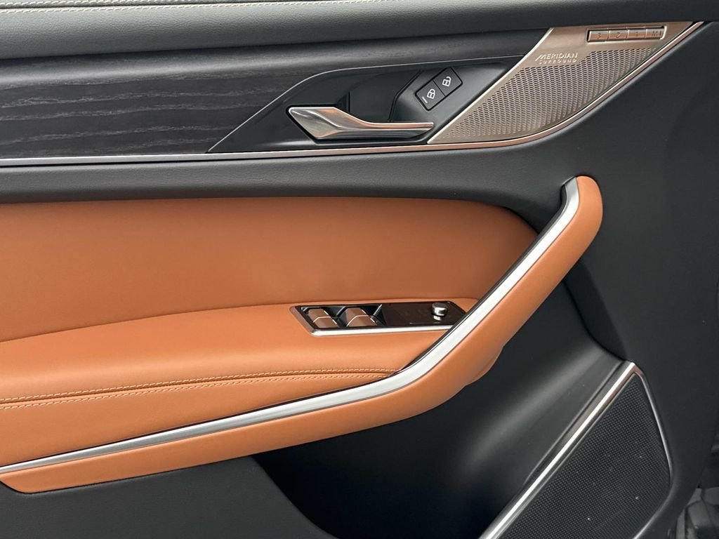 2026 Jaguar F-Pace R-Dynamic S - Photo 20