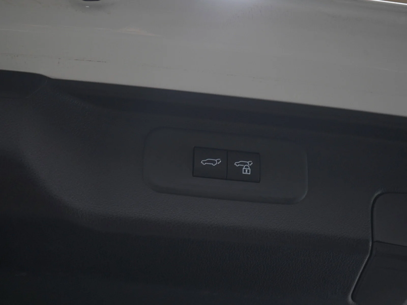 Used 2025  Toyota XLE image 21