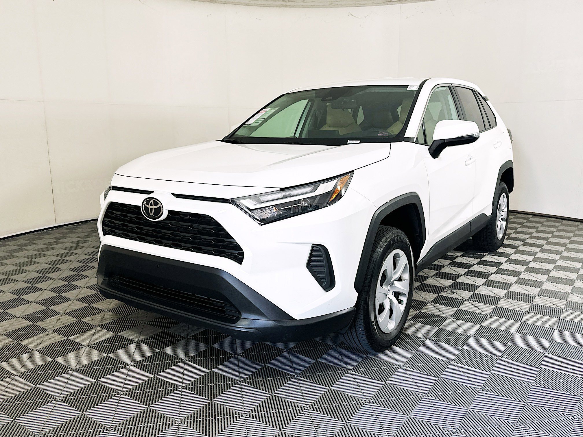 Used 2025 Ice Toyota LE image 7