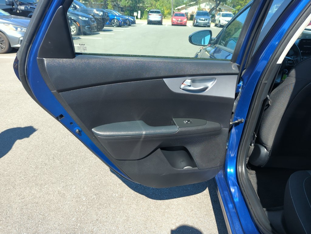 Used 2023 Blue Kia LXS image 27