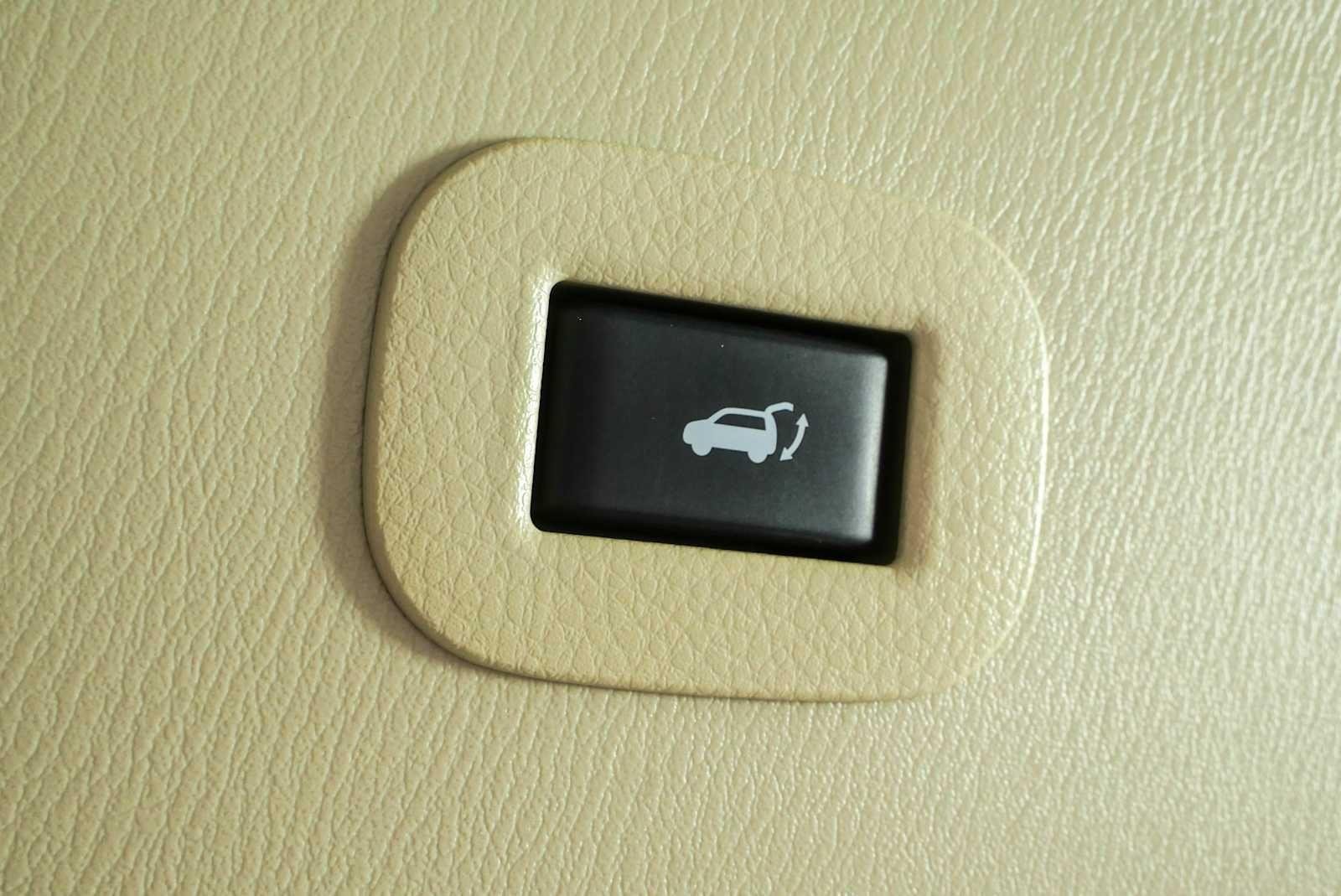 Used 2020 Moonstone White INFINITI LUXE image 37