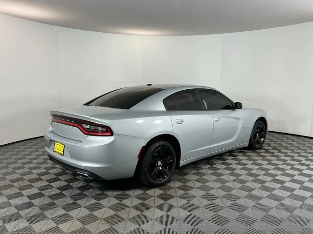 Used 2019  Dodge SXT image 5