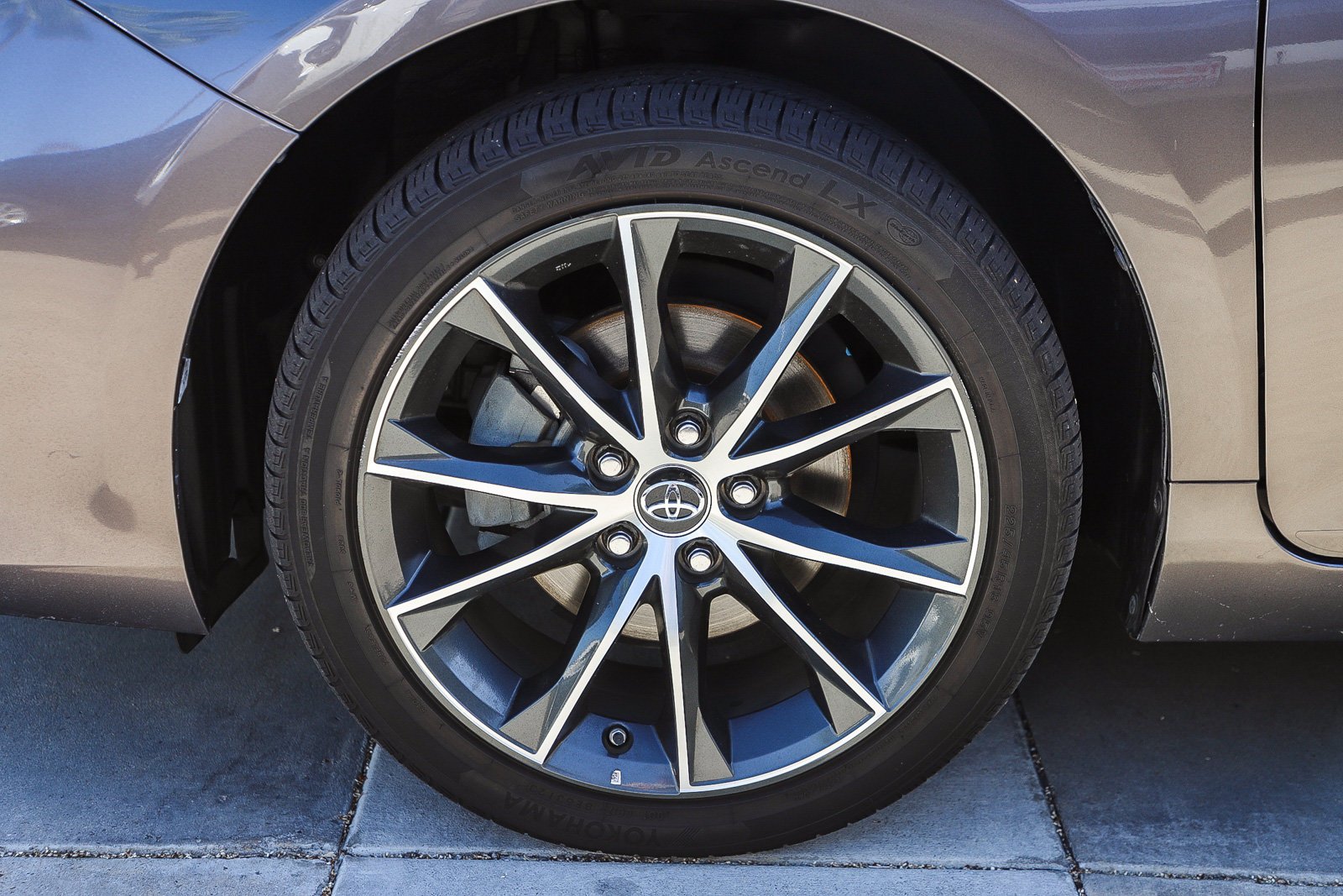 Certified Used 2017 Gray Toyota XSE V6 image 10