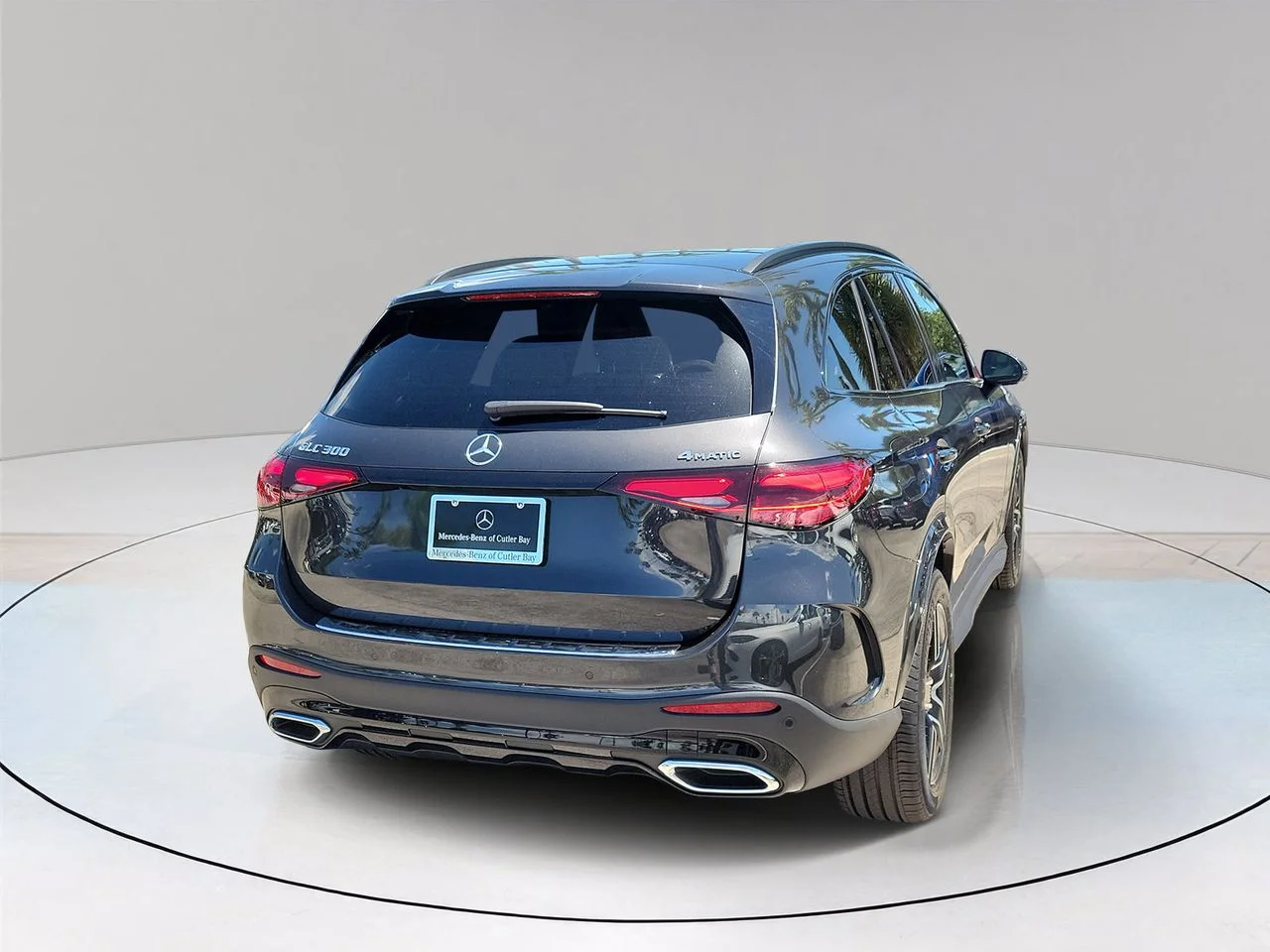 New 2027 Graphite Grey Metallic Mercedes-Benz GLC 300 image 4