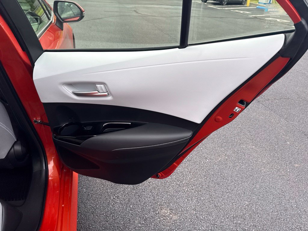 2024 Toyota Corolla Hatchback SE - Photo 34