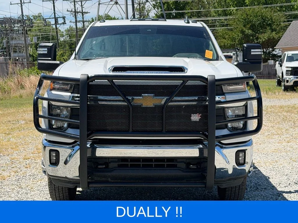 Used 2025 White Chevrolet LT image 2