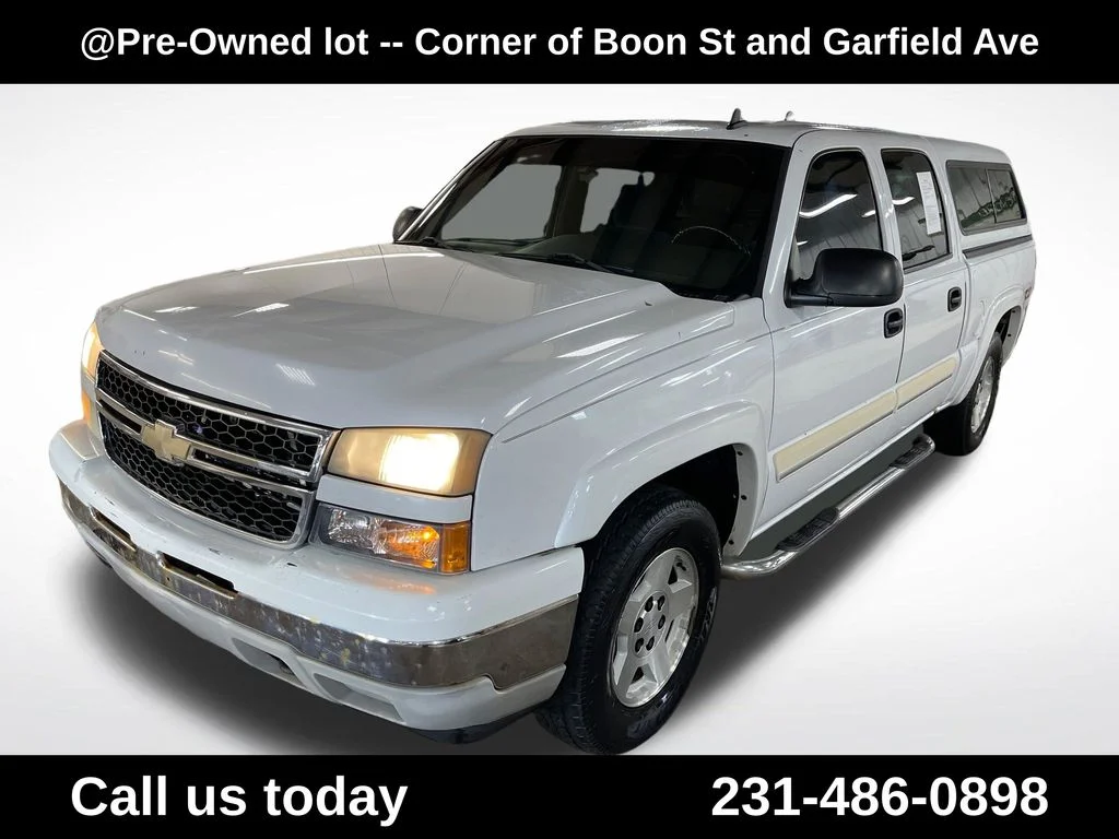 Used 2006 White Chevrolet LT image 1