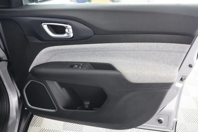 Used 2022 Silver Jeep Latitude image 28