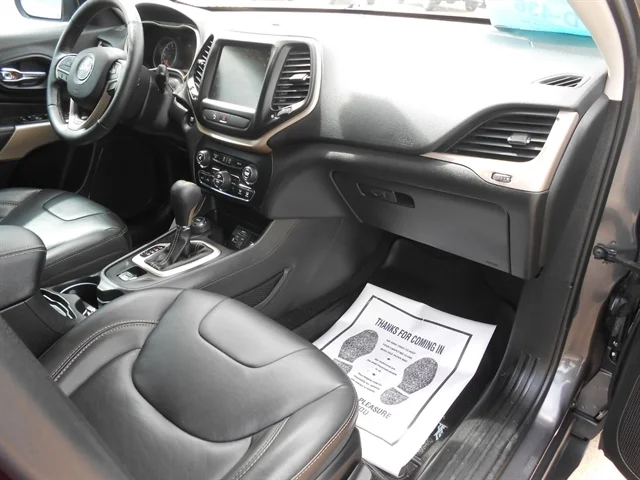 Used 2018 Granite Crystal Clearcoat Metallic JEEP Limited image 7
