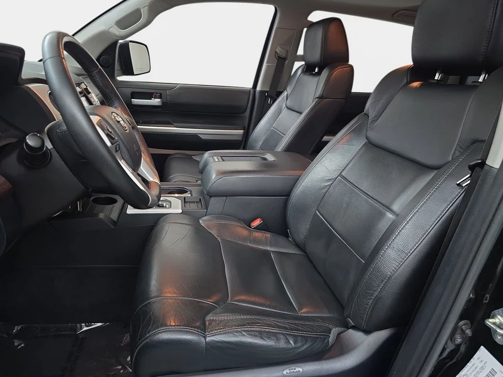 Used 2017  Toyota Limited image 17