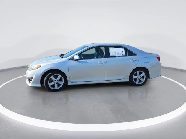 Used 2014 Silver Toyota SE image 5