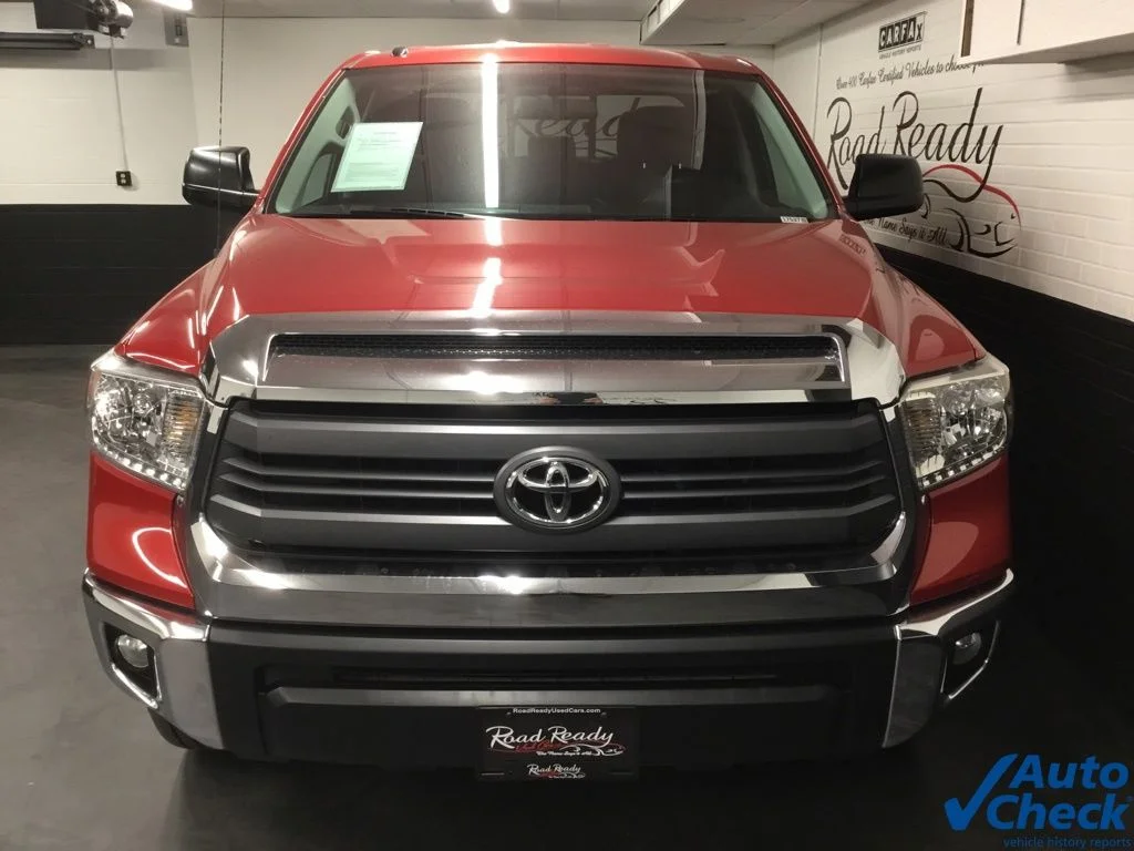 Used 2014 Red Toyota SR5 image 4