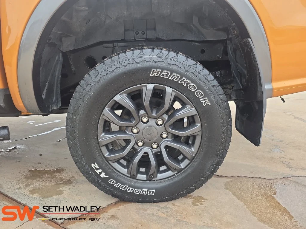 Used 2019 Orange Ford XLT image 32