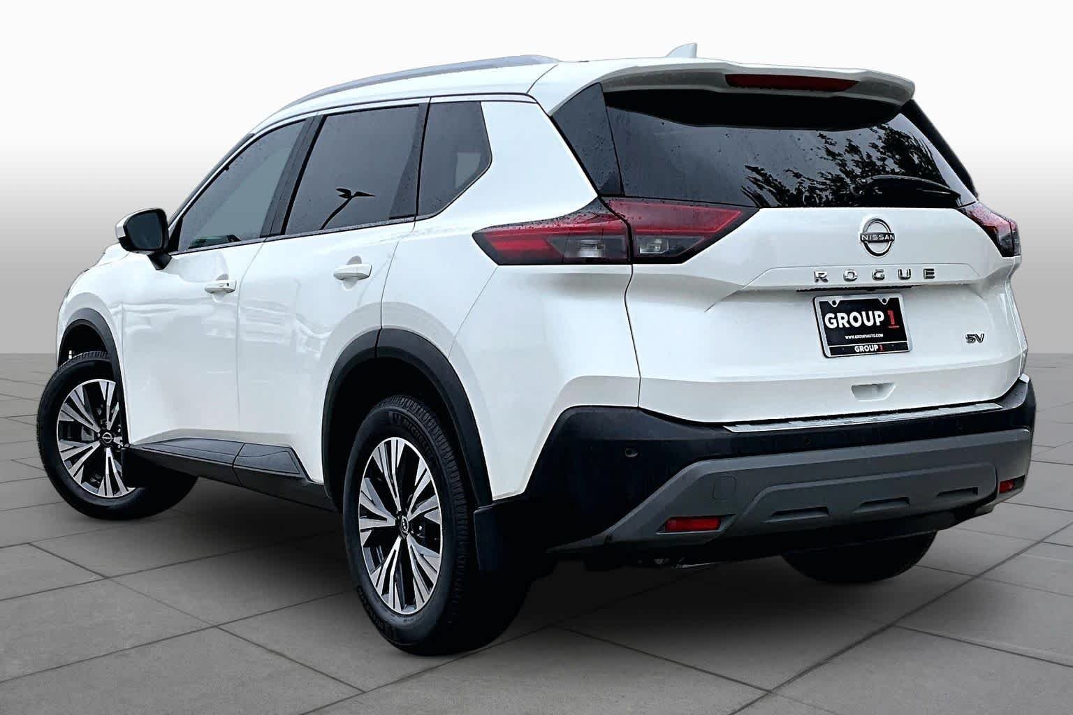 Used 2023 PEARL WHITE TRI Nissan SV image 12