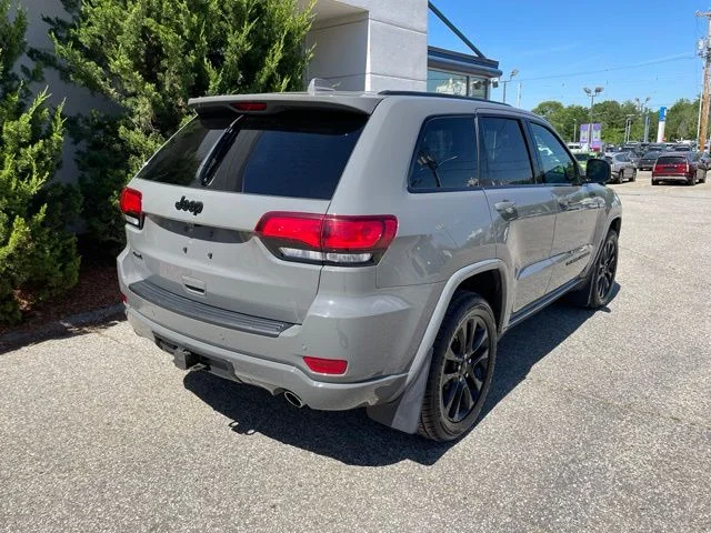 Used 2022 Sting-Gray Clearcoat Jeep Laredo X image 6