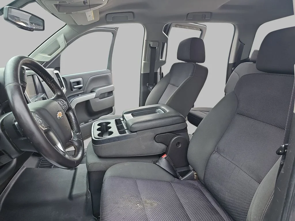 Used 2018 SILVER ICE METALLIC Chevrolet LT image 18