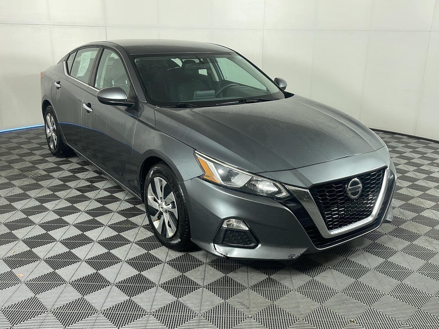 Used 2019 Gun Metallic Nissan 2.5 S image 4