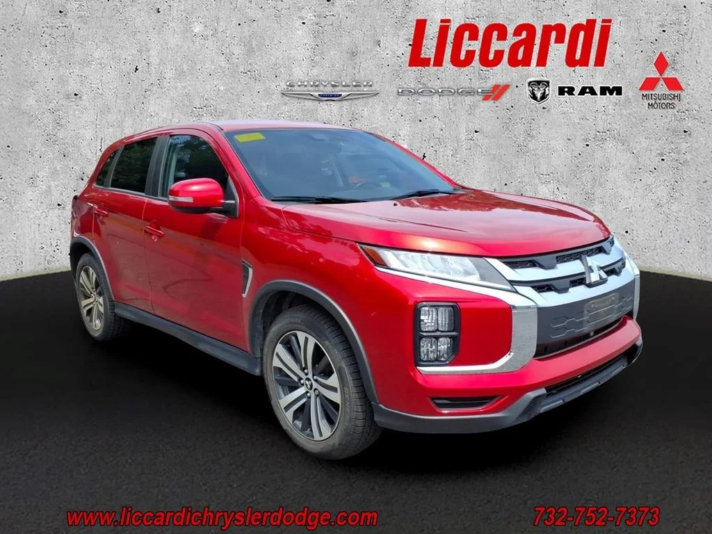 Used 2022 Red Mitsubishi 2.0 SE image 1