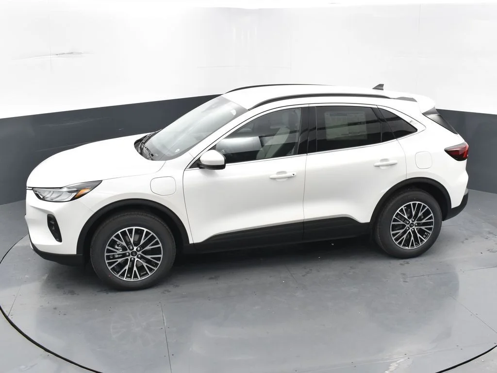 New 2025 White Ford Base image 27