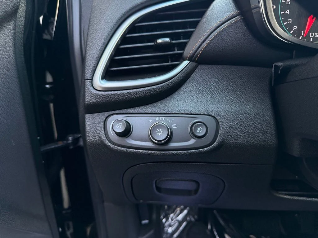 Used 2018 Black Chevrolet Premier image 12