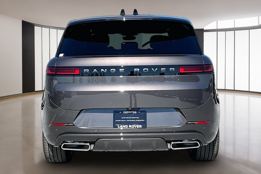 New 2026 CHARENTE GREY Land Rover Dynamic SE image 4