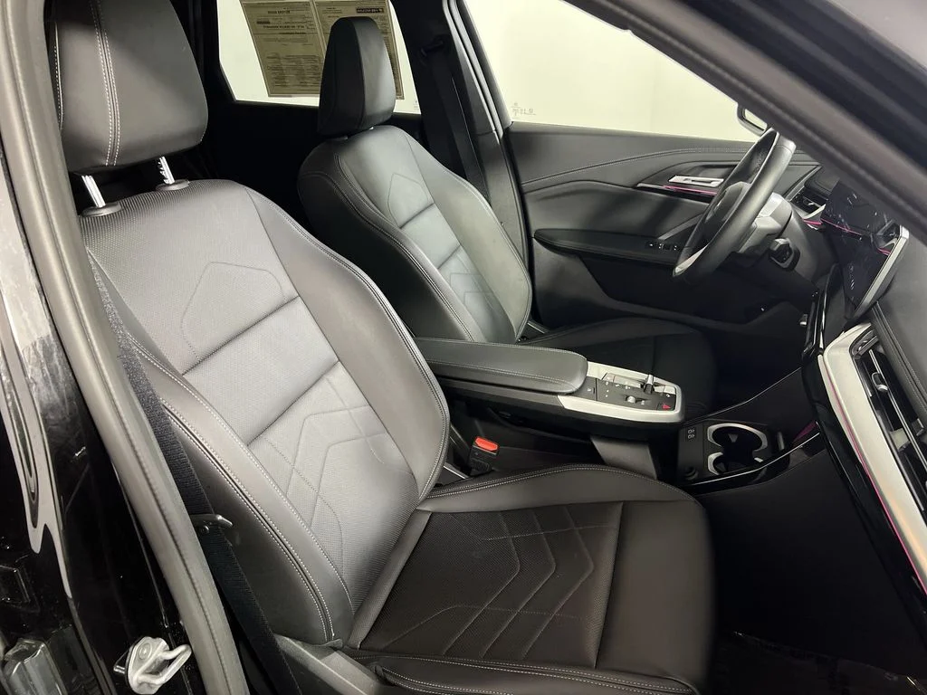 Used 2025 Black BMW xDrive28i image 25