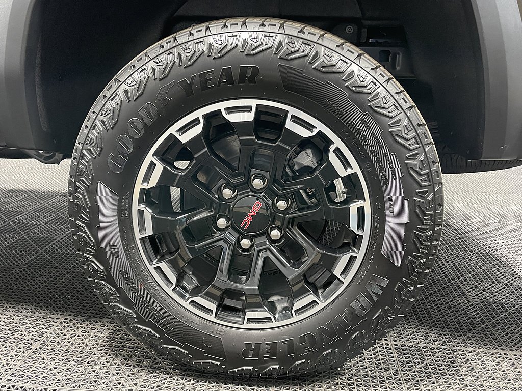 2026 GMC Canyon AT4 - Photo 14